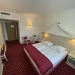Chateau Kurfuerstendamm Otel 4*